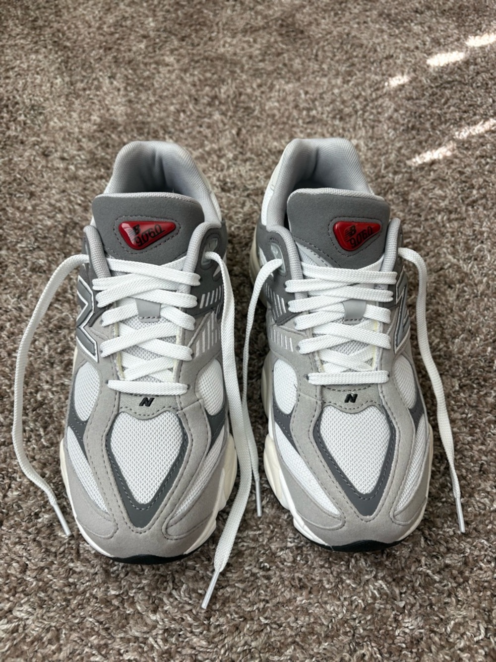 New Balance 9060 sneakers boys youth size 7 fits ladies 8-8.5